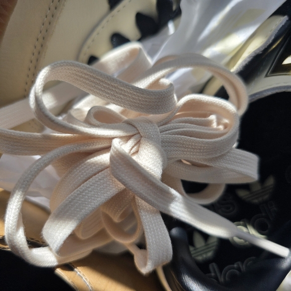 ⭐️40% Off⭐️ Adidas Samba OG Womens Cream and Black Sneakers - Picture 10 of 11